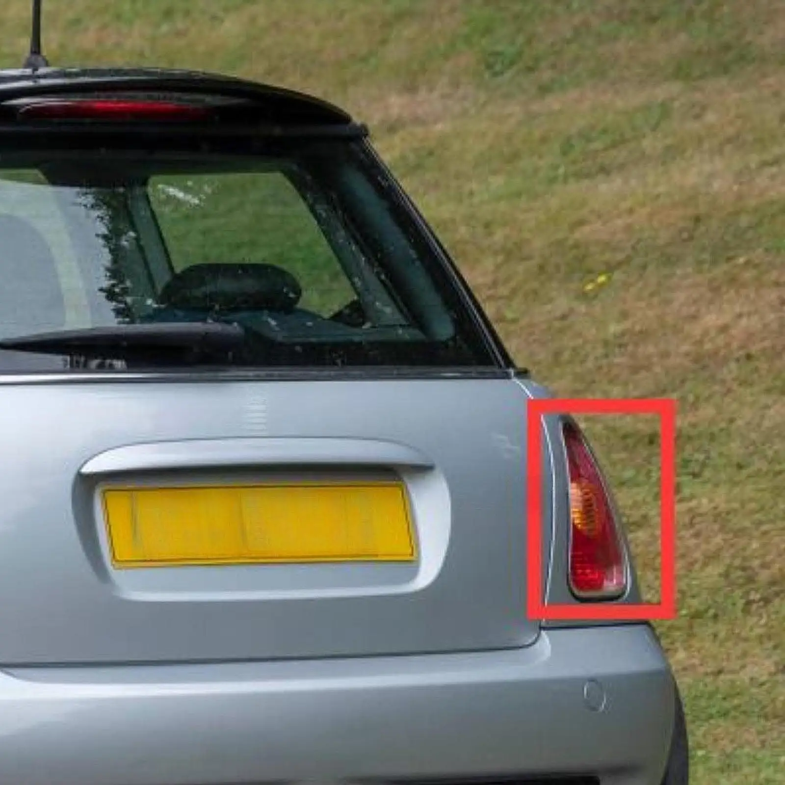 Задний фонарь 63216935783 Легко устанавливается, левая сторона для BMW Mini 2001-2004 гг.
Задний фонарь 63216935783 Легко устанавливается, левая сторона для BMW Mini 2001-2004 гг.