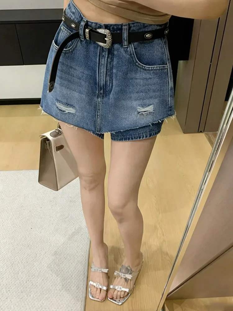 Women's A-Line Skirt Shorts Summer New Style Worn-Look Frayed Hem Denim Skorts High Waist Casual Loose Fit Denim Skirts
Women's A-Line Skirt Shorts Summer New Style Worn-Look Frayed Hem Denim Skorts High Waist Casual Loose Fit Denim Skirts
