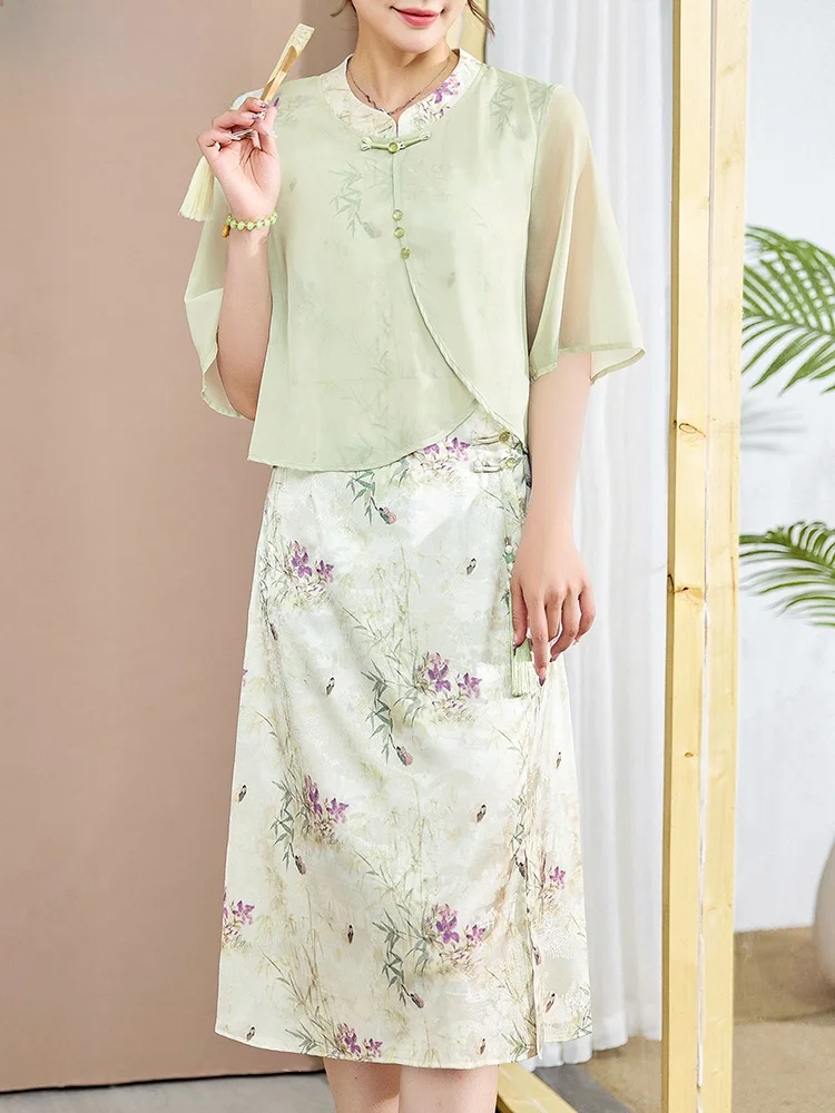 Новое китайское летнее шифоновое платье-ципао для женщин среднего возраста, улучшенная версия, в национальном стиле, летняя национальная юбка-платье
Новое китайское летнее шифоновое платье-ципао для женщин среднего возраста, улучшенная версия, в национальном стиле, летняя национальная юбка-платье