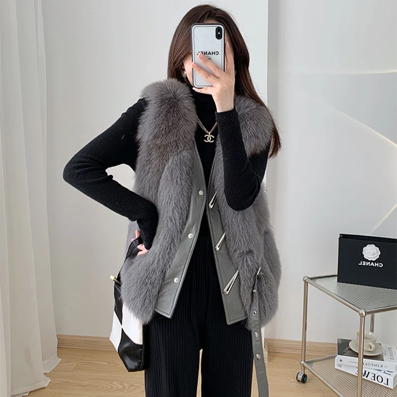 Vest Fox Fur Winter Women V-neck Soft Fashion Short Sheepskin Stitching Belt Decoration Slim Fit Real Fur Sleeveless Vest
Vest Fox Fur Winter Women V-neck Soft Fashion Short Sheepskin Stitching Belt Decoration Slim Fit Real Fur Sleeveless Vest