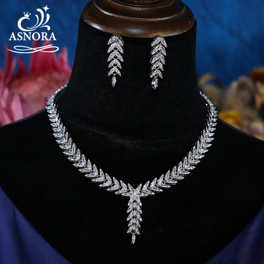Fashion Leaf Shape Pendant Party 2pcs Earring Necklace European Bride CZ Silver Color Wedding Jewelry Set Bridesmaid Accessories
Fashion Leaf Shape Pendant Party 2pcs Earring Necklace European Bride CZ Silver Color Wedding Jewelry Set Bridesmaid Accessories
