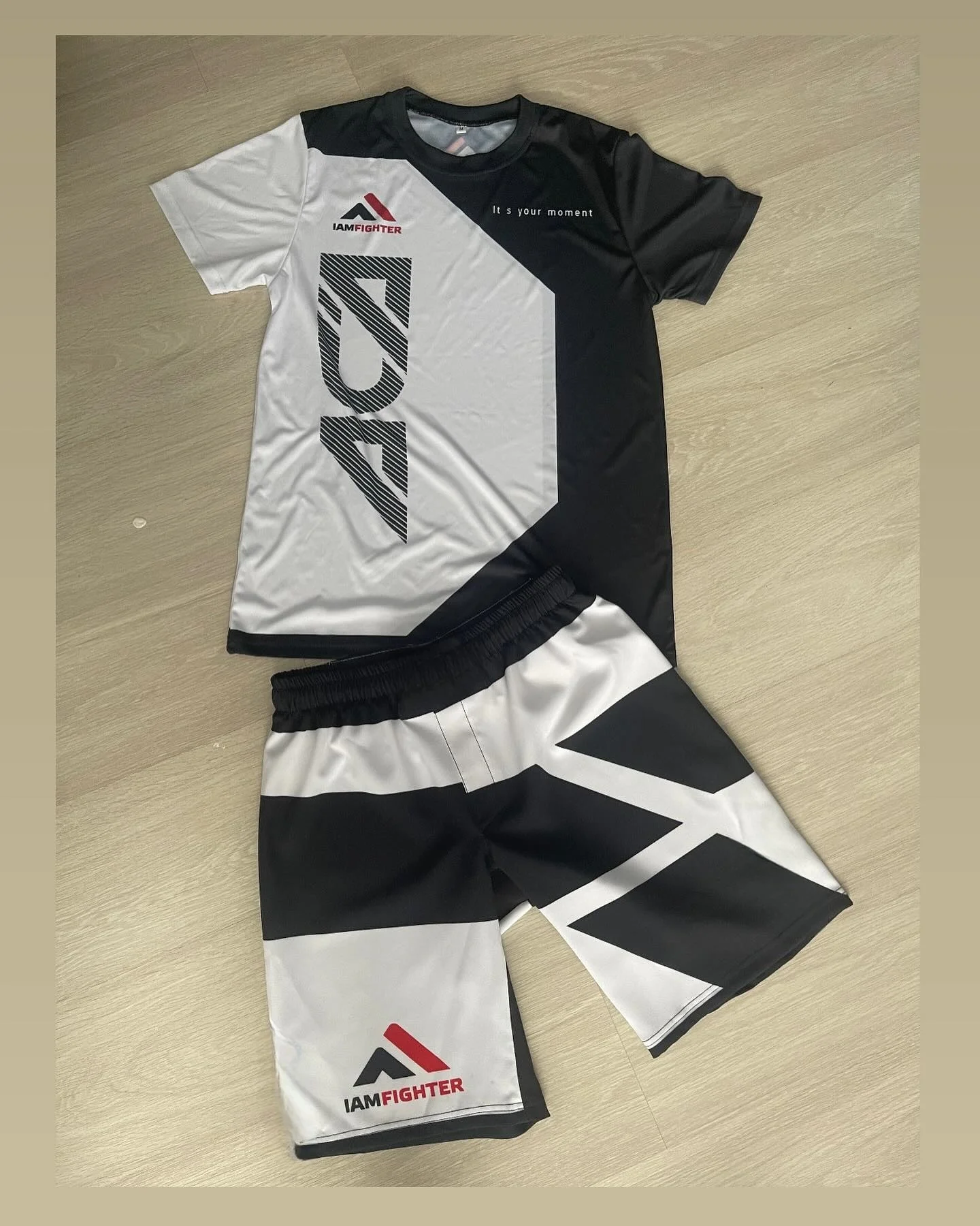 2026 New Sports Set Men's Black Pink Graphic Rash Guard T-shirts & Shorts Quick Drying BJJ Training Combat Suit Quick Drying
2026 New Sports Set Men's Black Pink Graphic Rash Guard T-shirts & Shorts Quick Drying BJJ Training Combat Suit Quick Drying