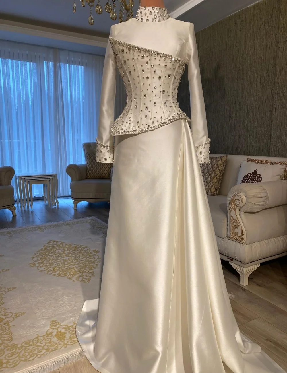 Customized Luxury Intricate Pleat Rhinestone A-line High Collar Long Dresses Evening Dresses for Woman Sizes Available Fashion
Customized Luxury Intricate Pleat Rhinestone A-line High Collar Long Dresses Evening Dresses for Woman Sizes Available Fashion