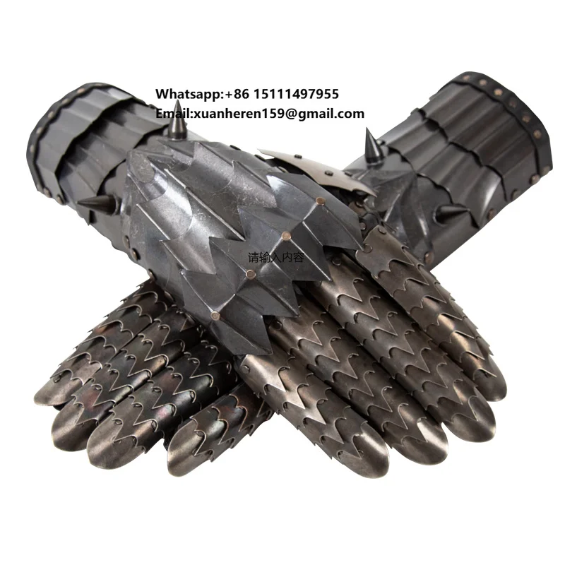 1:1 reproduction of medieval knight armor gloves, featuring movable knuckles, suitable for role-playing and collection display
1:1 reproduction of medieval knight armor gloves, featuring movable knuckles, suitable for role-playing and collection display