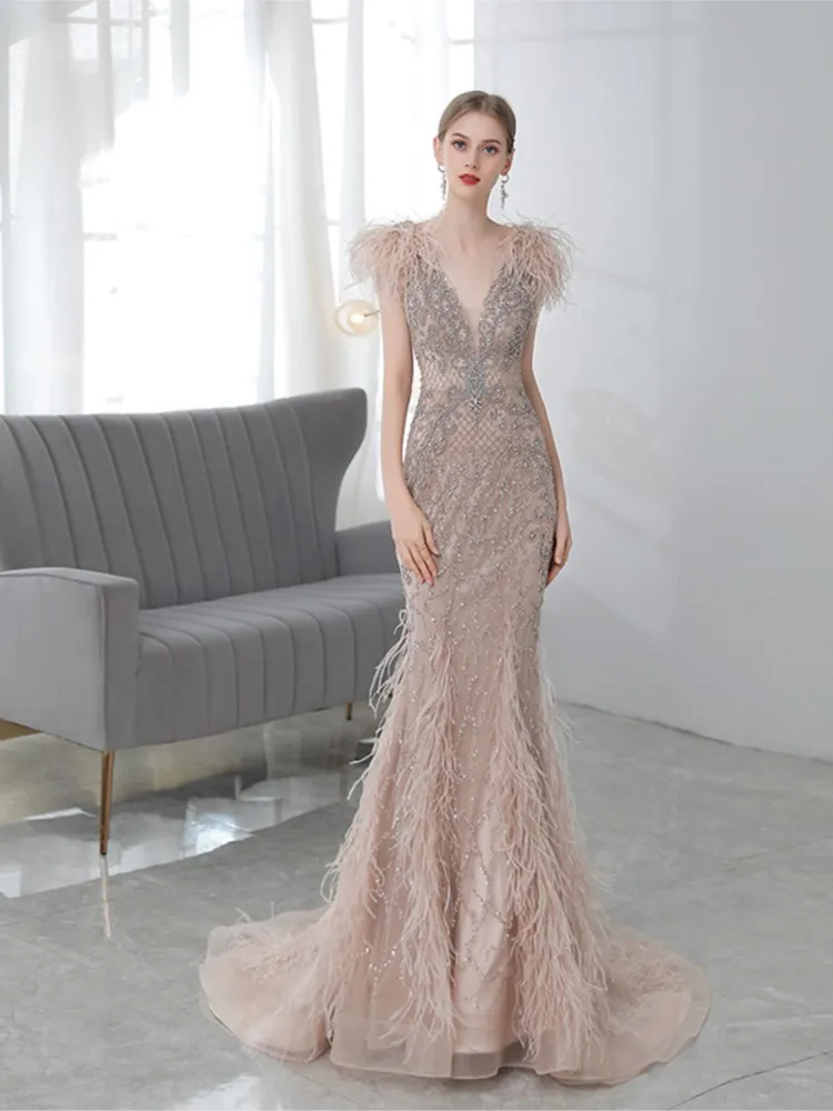 A luxurious fishtail banquet dress with fashionable and elegant small tail light luxury for the host
A luxurious fishtail banquet dress with fashionable and elegant small tail light luxury for the host
