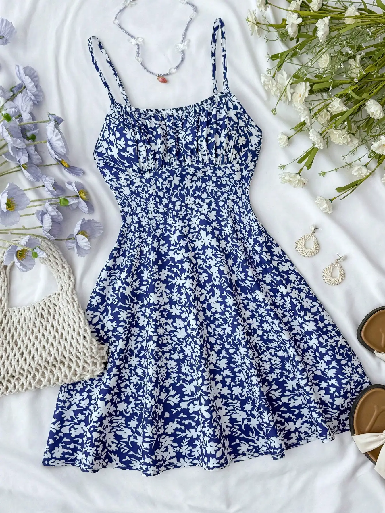 Women Summer Blue White Floral Spaghetti Strap Sundress Casual A-Line Mini Dress
Women Summer Blue White Floral Spaghetti Strap Sundress Casual A-Line Mini Dress