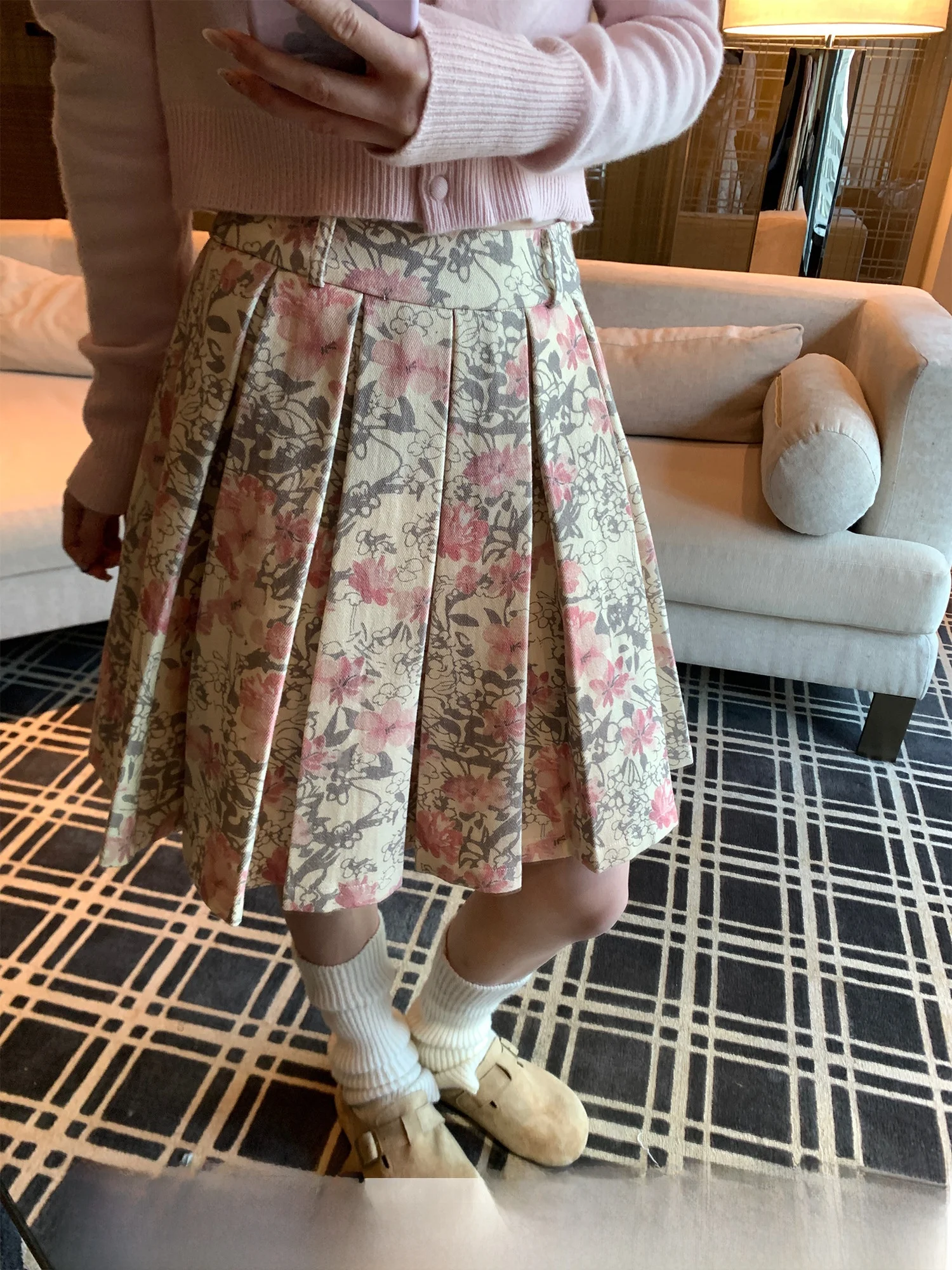 Retro Floral Print Half-length Pleated Skirt Women's High-waist Slimming A-line Skirt Spring 2026 New Oil Painting Style
Retro Floral Print Half-length Pleated Skirt Women's High-waist Slimming A-line Skirt Spring 2026 New Oil Painting Style