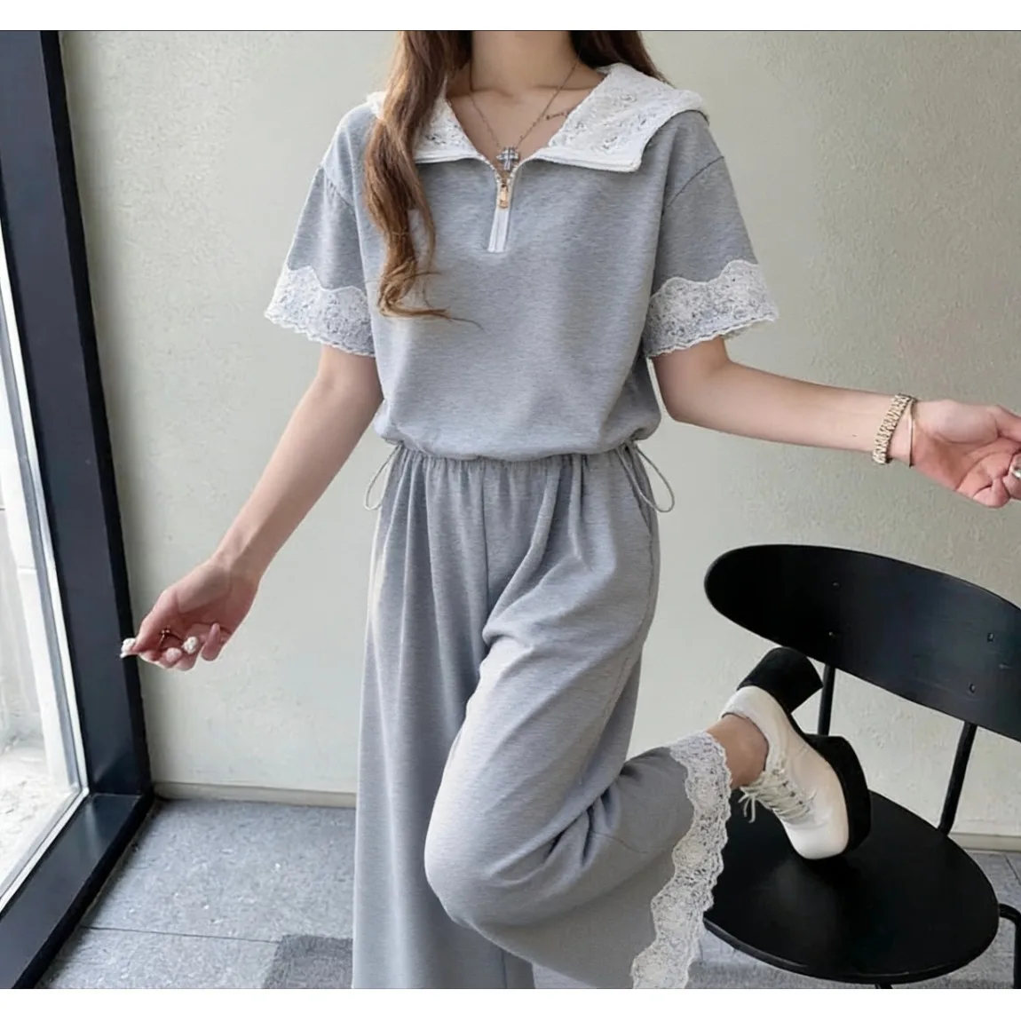 Grey Lace Patchwork Sweatshirt Set Summer New Korean Style Casual Sporty Wide Leg Pants Trendy Women's Ensemble
Grey Lace Patchwork Sweatshirt Set Summer New Korean Style Casual Sporty Wide Leg Pants Trendy Women's Ensemble