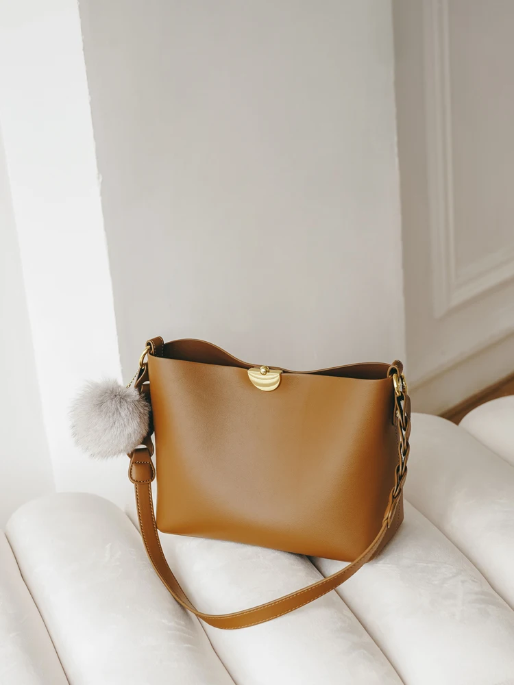 Retro Fashion Women's Bucket Bag Underarm Single Shoulder Crossbody Bag Versatile Stylish High-End Feeling Handbag
Retro Fashion Women's Bucket Bag Underarm Single Shoulder Crossbody Bag Versatile Stylish High-End Feeling Handbag