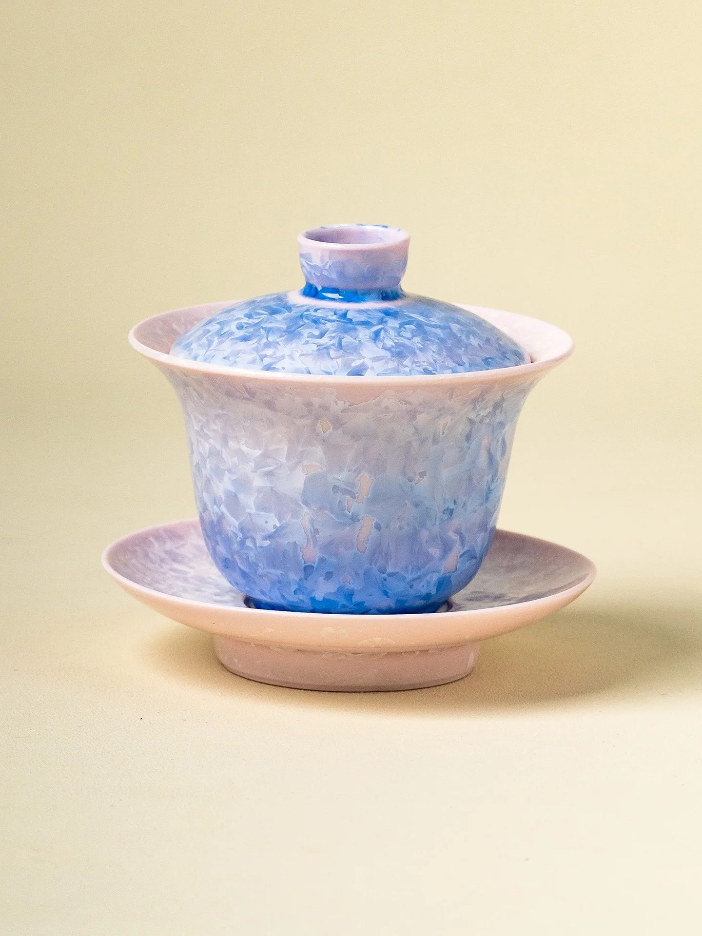 High-End Crystal Glaze Sancai Teapot Ceramic Tea Set Anti-Scalding Gongfu Tea Drinking Accessories Style Gift Box
High-End Crystal Glaze Sancai Teapot Ceramic Tea Set Anti-Scalding Gongfu Tea Drinking Accessories Style Gift Box