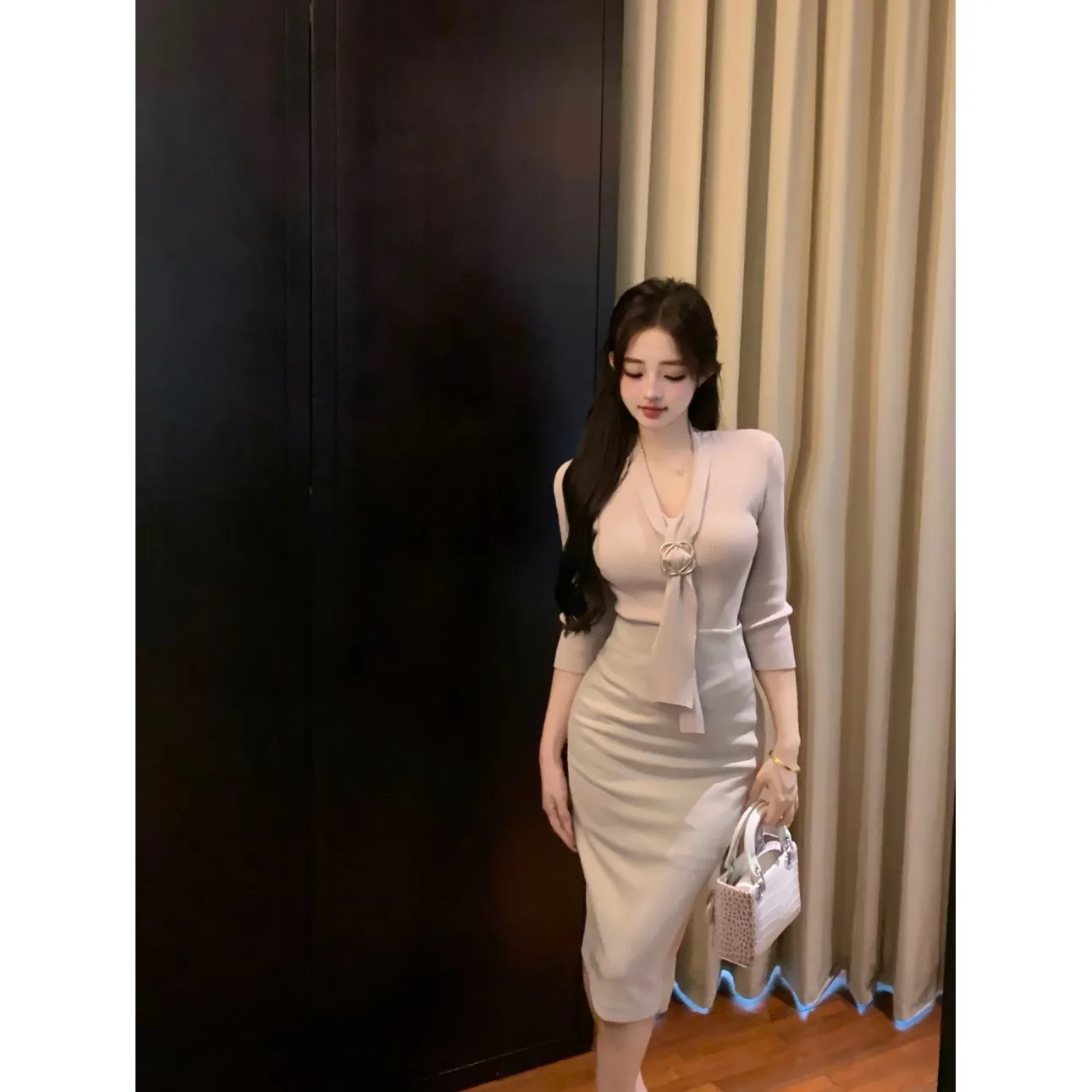 Ele V-Ne Belted Base irt Женская мода Тонкая высокая талия с запахом тела Сексуальный комплект Осень-зима Юбка из полиэфирного волокна ort
Ele V-Ne Belted Base irt Женская мода Тонкая высокая талия с запахом тела Сексуальный комплект Осень-зима Юбка из полиэфирного волокна ort