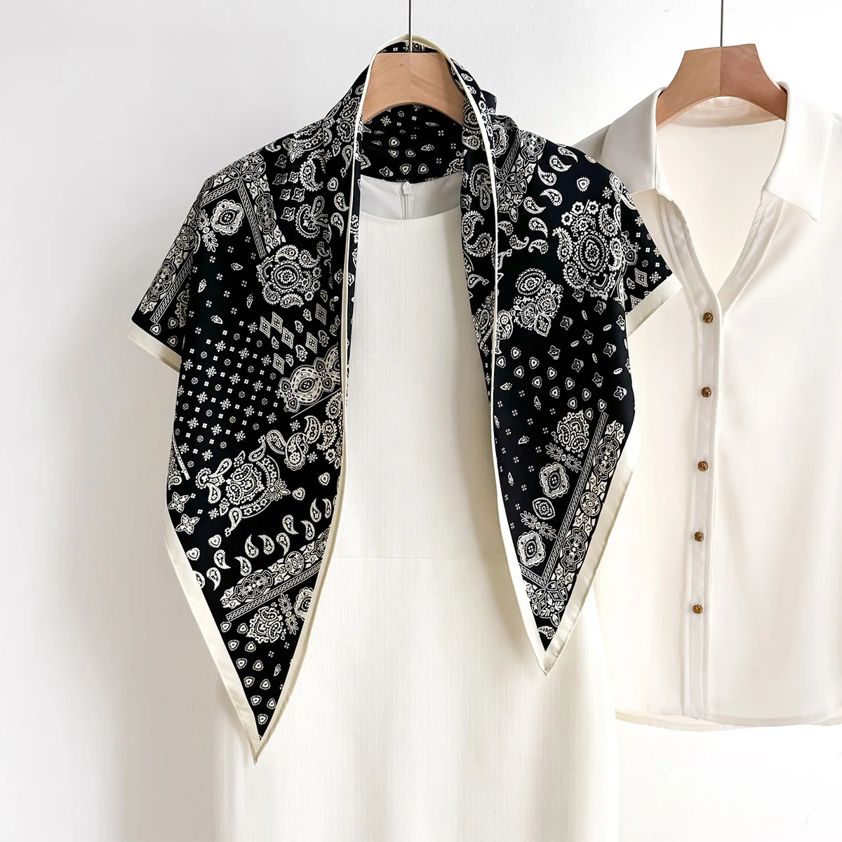 Soft Satin Imitation Silk Scarves Paisley Printed Square Scarf For Women Bandanas Luxury Hijab Neckerchief Elegant Shawl Wraps
Soft Satin Imitation Silk Scarves Paisley Printed Square Scarf For Women Bandanas Luxury Hijab Neckerchief Elegant Shawl Wraps