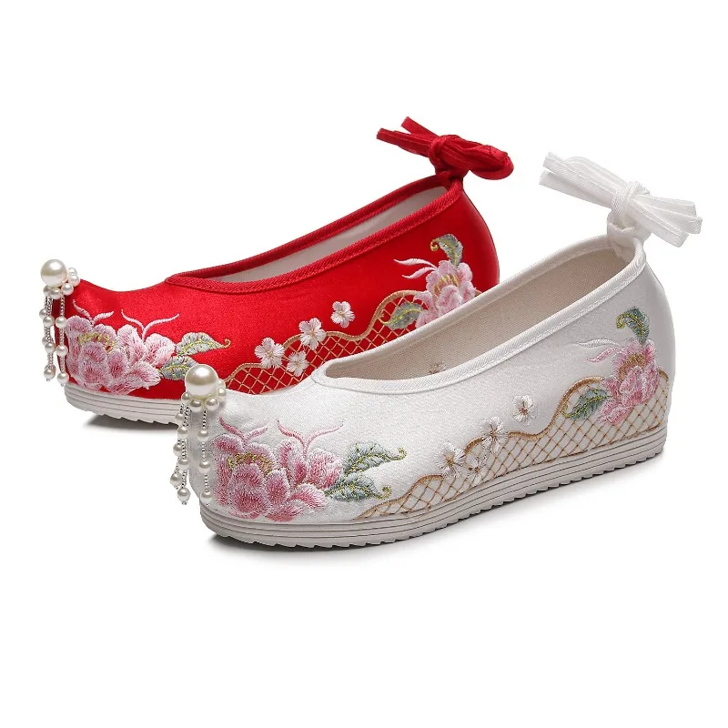 Традиционные свадебные туфли Ханьфу 2026 с вышивкой китайских пионов, жемчугом и кисточками, увеличивающие рост, белые/красные, Q-916
Традиционные свадебные туфли Ханьфу 2026 с вышивкой китайских пионов, жемчугом и кисточками, увеличивающие рост, белые/красные, Q-916