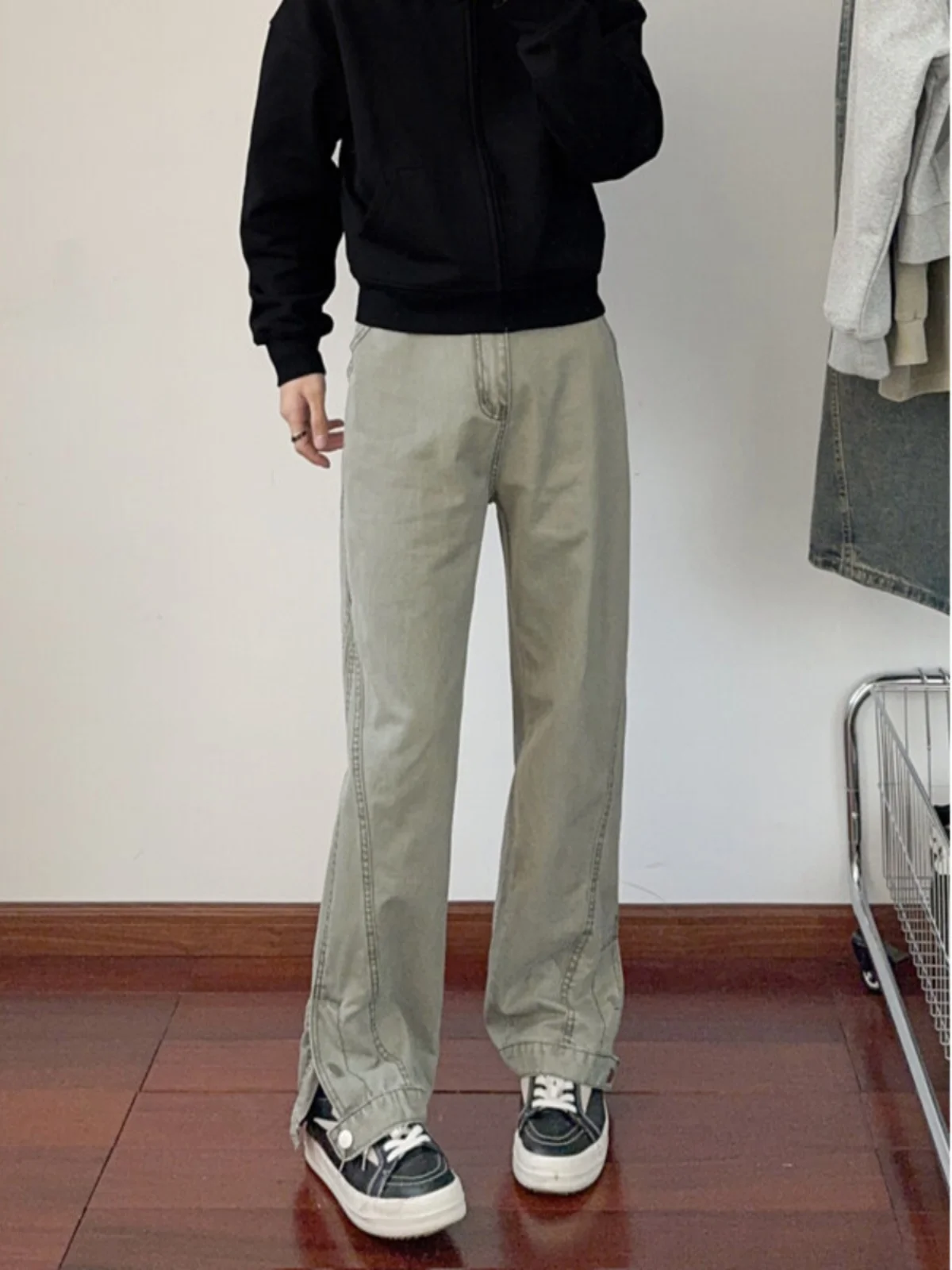 American Style Retro Hiphop Men's Jeans Slit Straight Leg Casual Trousers Trendy Brand Button Long Pants Autumn Winter
American Style Retro Hiphop Men's Jeans Slit Straight Leg Casual Trousers Trendy Brand Button Long Pants Autumn Winter