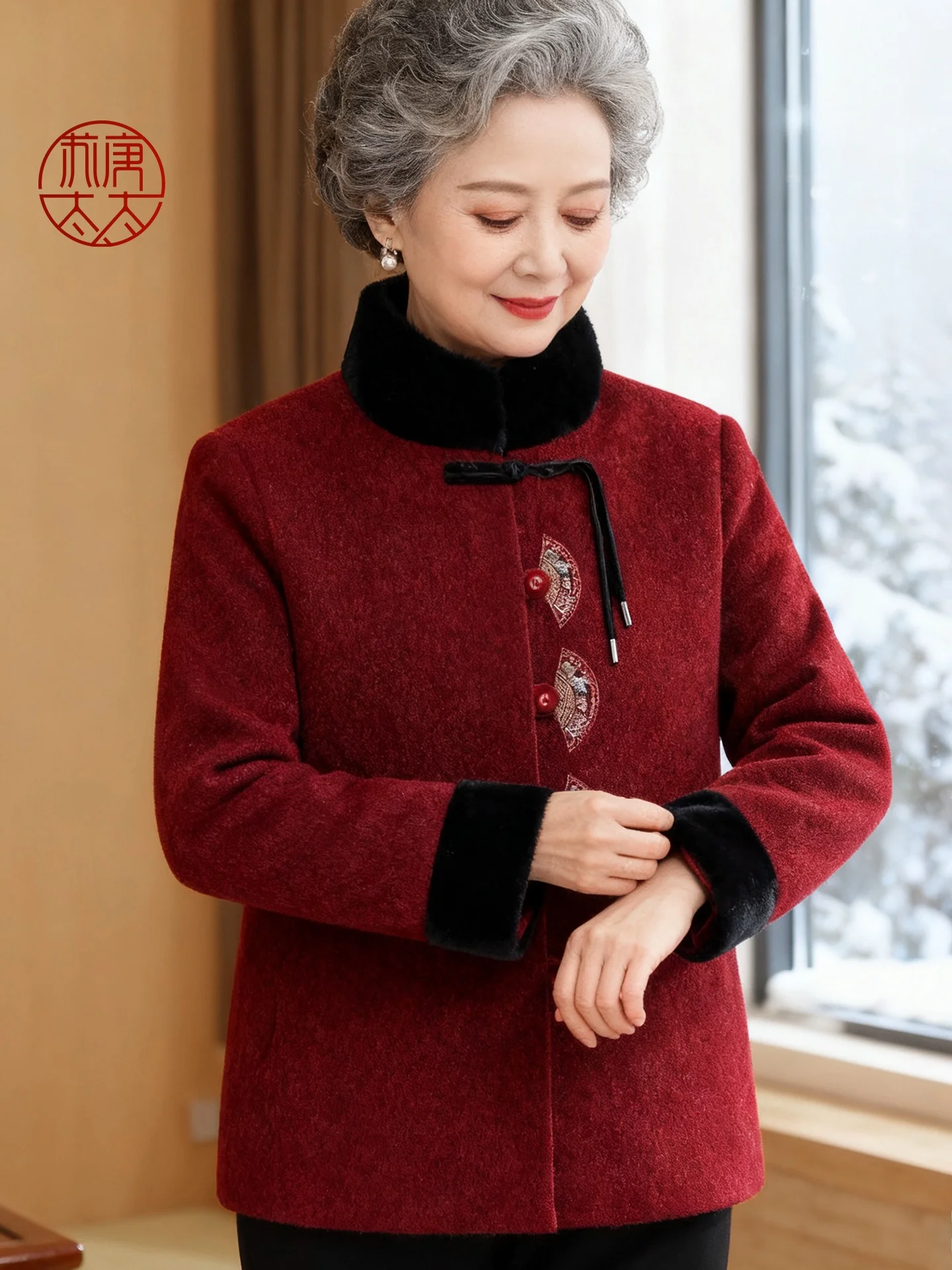 Thiened Fce Winter Jaet New Chinese Sle Warm Coat for ly Women Cotton Clothes andmother Celebrates New Year
Thiened Fce Winter Jaet New Chinese Sle Warm Coat for ly Women Cotton Clothes andmother Celebrates New Year