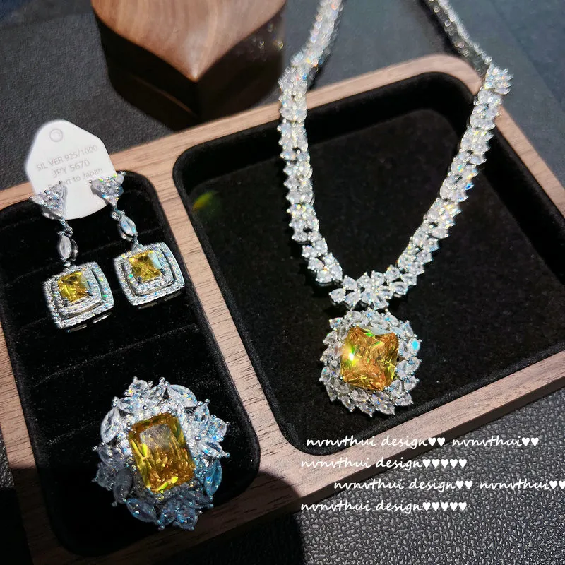 Women Canary tourmaline water drop gemstone necklace plated with 18K gold Farah crown zircon ring
Women Canary tourmaline water drop gemstone necklace plated with 18K gold Farah crown zircon ring