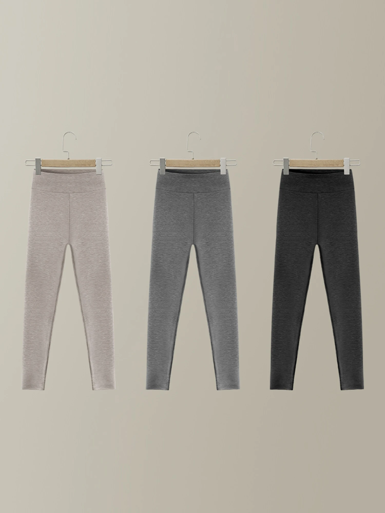 Женские утепленные вязаные брюки с высокой талией, осенне-зимние повседневные длинные брюки, универсальные для ношения как под одеждой, так и поверх одежды.
Женские утепленные вязаные брюки с высокой талией, осенне-зимние повседневные длинные брюки, универсальные для ношения как под одеждой, так и поверх одежды.