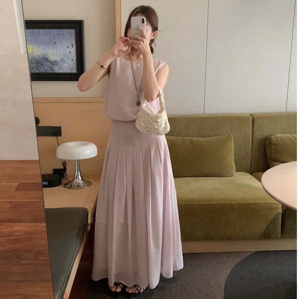 Fashionable Chic Outfit with Irregular Knot Shoulder Blouse And Half-length Pleated Skirt for Women Spring Summer Two-piece Set
Fashionable Chic Outfit with Irregular Knot Shoulder Blouse And Half-length Pleated Skirt for Women Spring Summer Two-piece Set