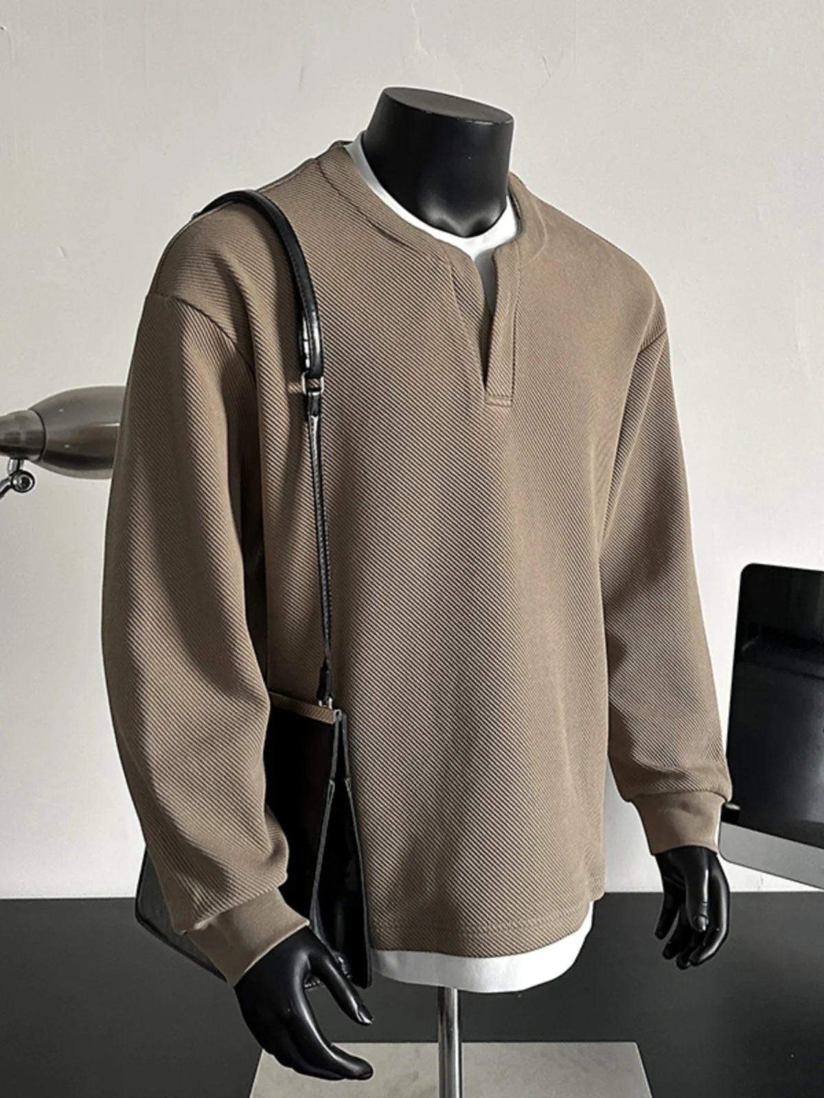 Мужская толстовка с V-образным вырезом и длинными рукавами, в американском ретро-стиле, цвета хаки, свободного кроя, молодежная, весенняя мода
Мужская толстовка с V-образным вырезом и длинными рукавами, в американском ретро-стиле, цвета хаки, свободного кроя, молодежная, весенняя мода