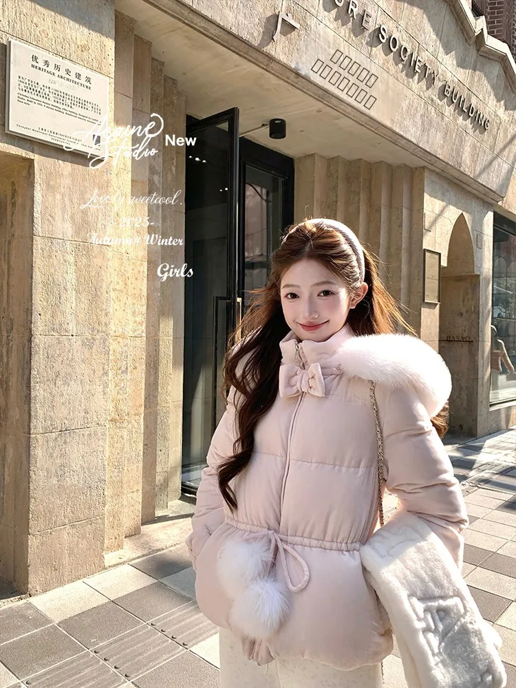 Розовая женская зимняя утепленная куртка с капюшоном и меховым воротником, в корейском стиле, с наполнителем из белого пуха
Розовая женская зимняя утепленная куртка с капюшоном и меховым воротником, в корейском стиле, с наполнителем из белого пуха