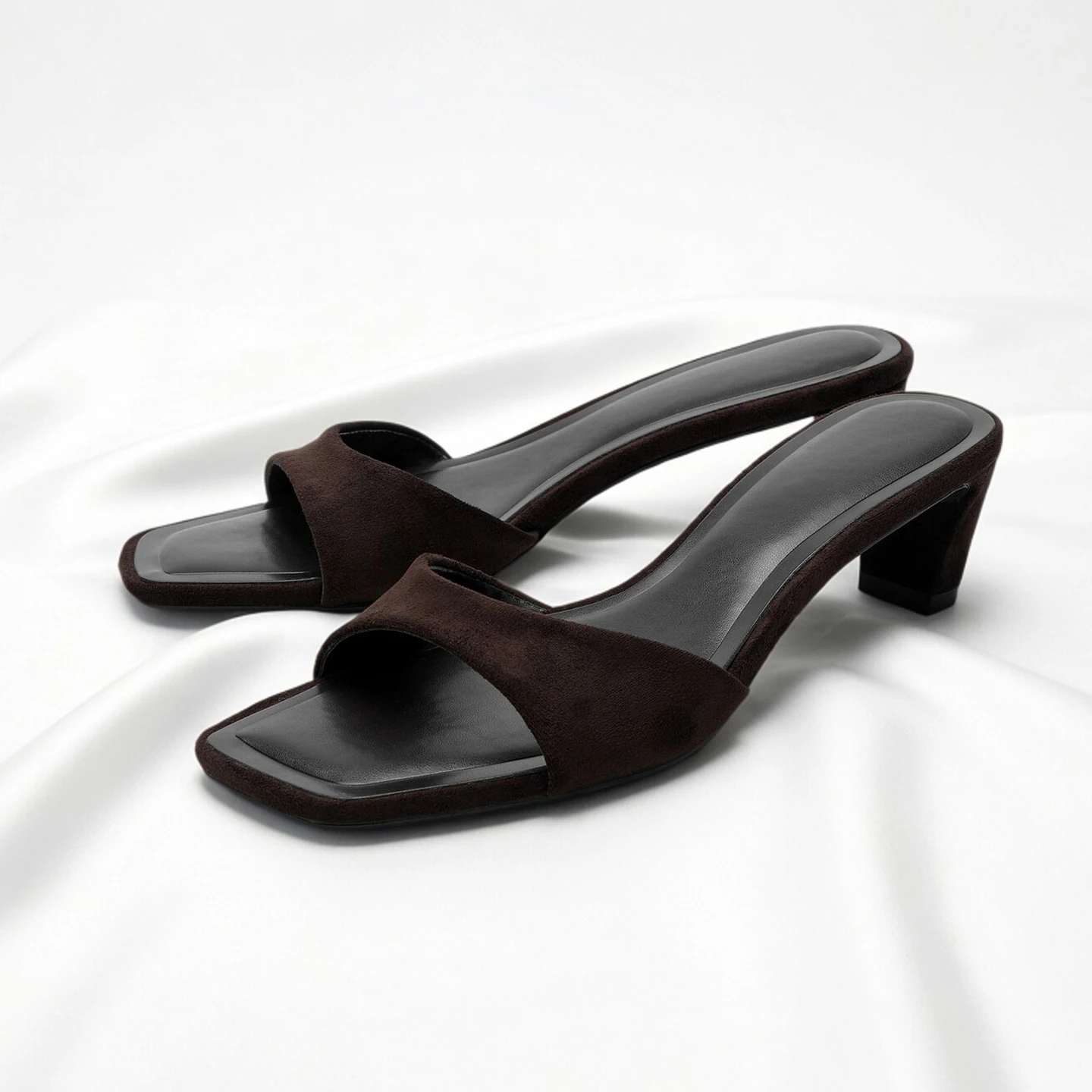 Vintage Brown Faux Suede Slippers for Women Fashion Square Toe Chunky Heel Slides Sandals Summer Sexy Open Toe Designer Shoes
Vintage Brown Faux Suede Slippers for Women Fashion Square Toe Chunky Heel Slides Sandals Summer Sexy Open Toe Designer Shoes