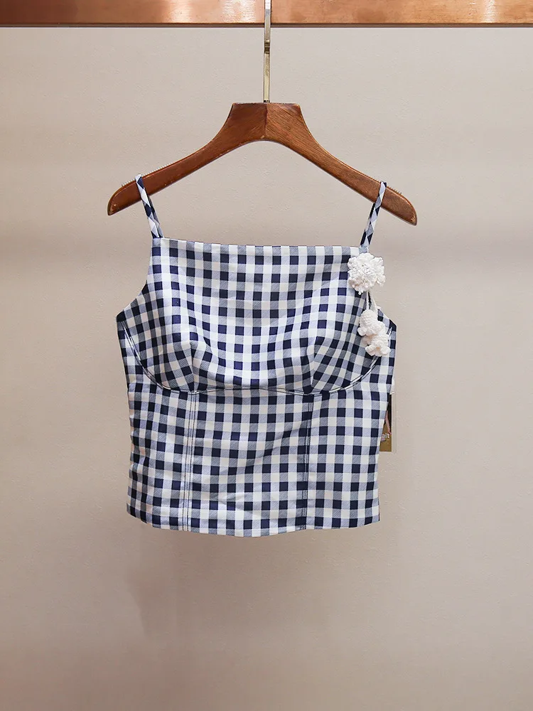 Summer sweet style halter top, strapless backless vest + short flower bud high-waisted A-line skirt
Summer sweet style halter top, strapless backless vest + short flower bud high-waisted A-line skirt