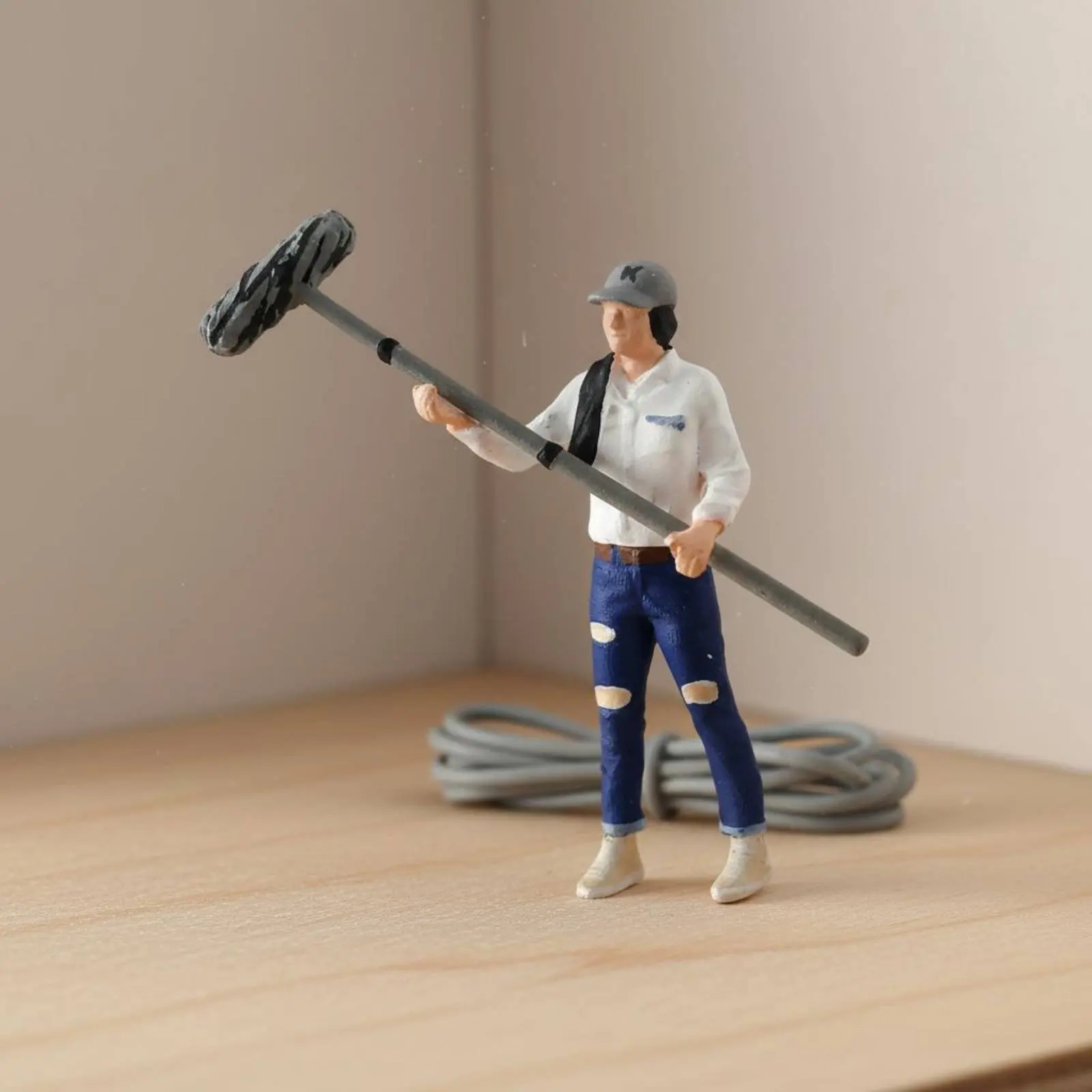 Livestream Host Doll Set Realistic Intricacy 1:64 Scale Miniature Scene Camera and Light Mini Props for Dollhouse Setup
Livestream Host Doll Set Realistic Intricacy 1:64 Scale Miniature Scene Camera and Light Mini Props for Dollhouse Setup