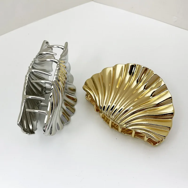 French Golden Color Punk Metal Large Shell Hair Clips Starfish Claw Ponytail Clip Shark Clip Women Girl Jewelry Hair Accessories
French Golden Color Punk Metal Large Shell Hair Clips Starfish Claw Ponytail Clip Shark Clip Women Girl Jewelry Hair Accessories