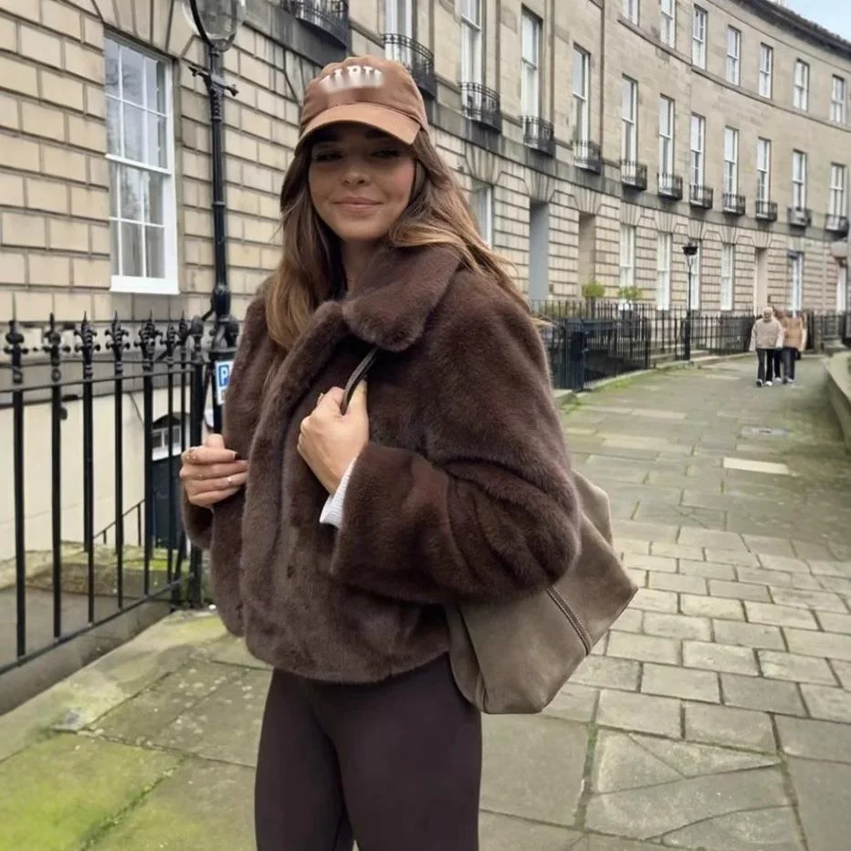 Women's High Street Fashion Faux Fur Effect Turn-Down Collar Long Sleeve Jacket Fashion Women Sweet Tops 2025 New 8KK9
Women's High Street Fashion Faux Fur Effect Turn-Down Collar Long Sleeve Jacket Fashion Women Sweet Tops 2025 New 8KK9