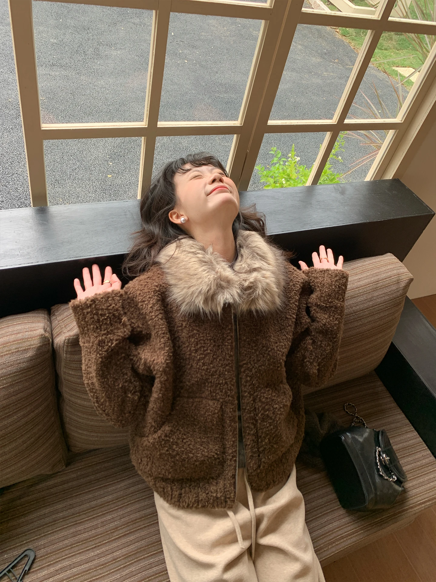 FAN Korean Retro Sle Women's Lamb Fur Collar Jaet Thi Warm Winter New Arrival Zipper Closure Long Sve Color Top
FAN Korean Retro Sle Women's Lamb Fur Collar Jaet Thi Warm Winter New Arrival Zipper Closure Long Sve Color Top