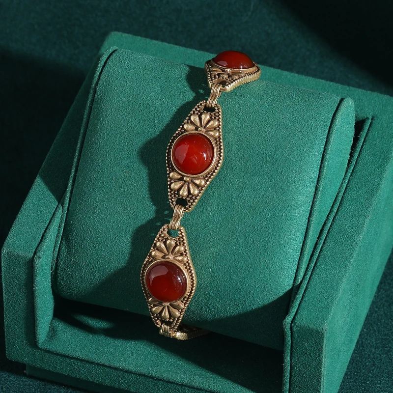 Vintage Red Glazed Eye Bracelets Charm Engrave Flower Jewelry Woman Gold Color Luxury Designers Summer Accessories 2025 New In
Vintage Red Glazed Eye Bracelets Charm Engrave Flower Jewelry Woman Gold Color Luxury Designers Summer Accessories 2025 New In