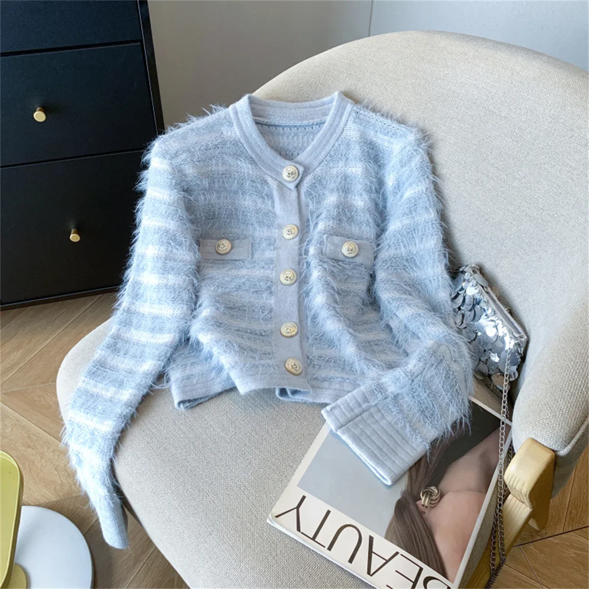 New Knitted Striped Women's Sweater Soft Imitation Mink Fur Spring Autumn Long Sleeve Single-breasted Caridgan Tops Knitwear
New Knitted Striped Women's Sweater Soft Imitation Mink Fur Spring Autumn Long Sleeve Single-breasted Caridgan Tops Knitwear