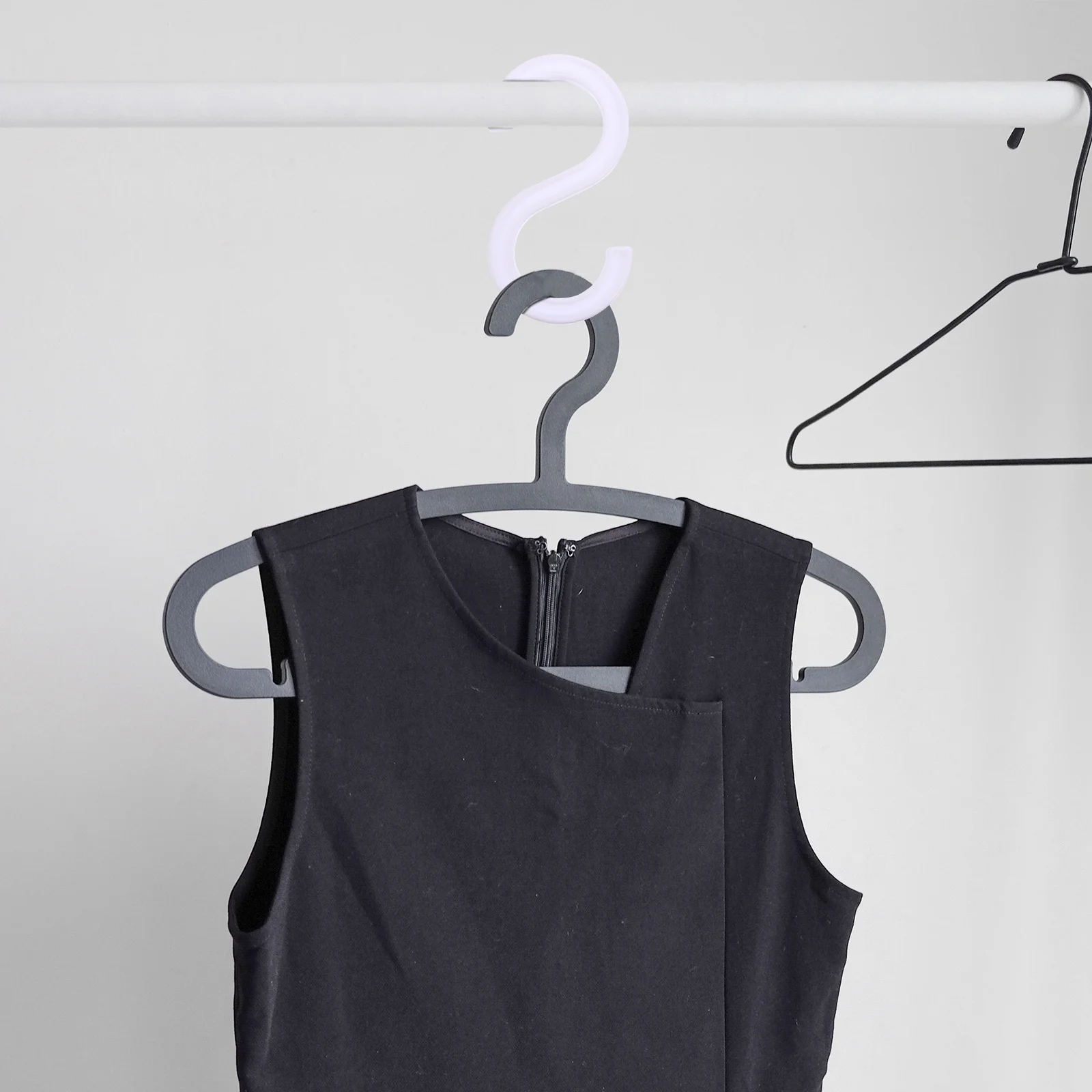 20Pcs Plastic Hanging Hooks Home Storage Holders for Kitchen Bathroom Clothes Pans Organization Hanging Hooks 
20Pcs Plastic Hanging Hooks Home Storage Holders for Kitchen Bathroom Clothes Pans Organization Hanging Hooks