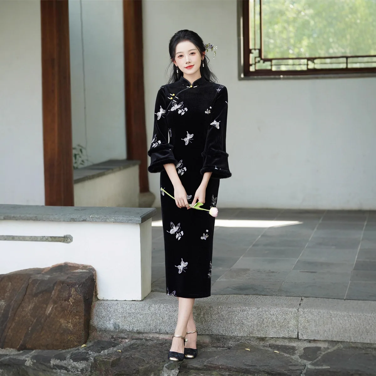 Yourqipao Velvet Chinese Embroidered Long Inverted Large Sleeve Cheongsam 2026 Winter Qipao Evening Dress
Yourqipao Velvet Chinese Embroidered Long Inverted Large Sleeve Cheongsam 2026 Winter Qipao Evening Dress