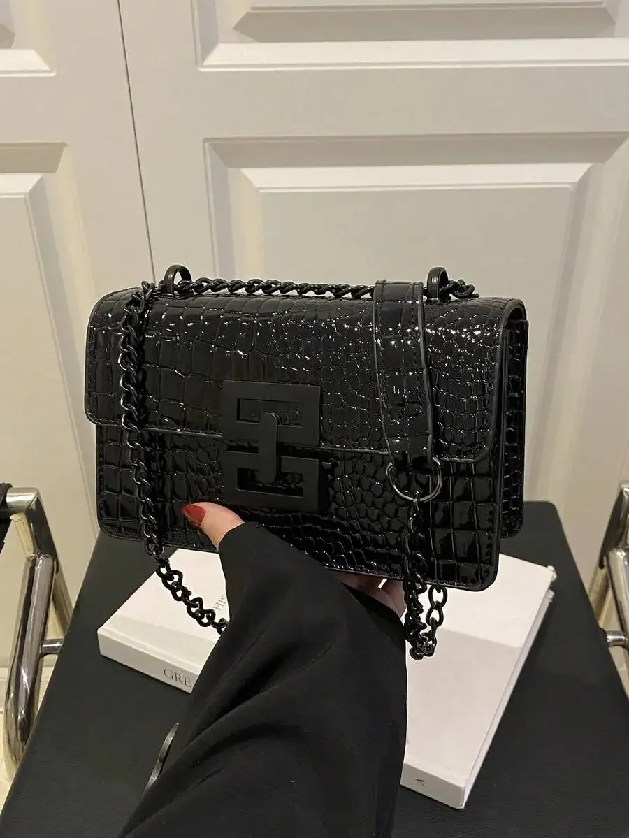 A Mini Fashion Women's Retro Shoulder Bag, Metal Chain Lightweight Crossbody Bag PU, Casual Lock Square Bag, Alligator Bag, Young Girl Shopping Bag, Suitable For Women's Daily Commute
A Mini Fashion Women's Retro Shoulder Bag, Metal Chain Lightweight Crossbody Bag PU, Casual Lock Square Bag, Alligator Bag, Young Girl Shopping Bag, Suitable For Women's Daily Commute