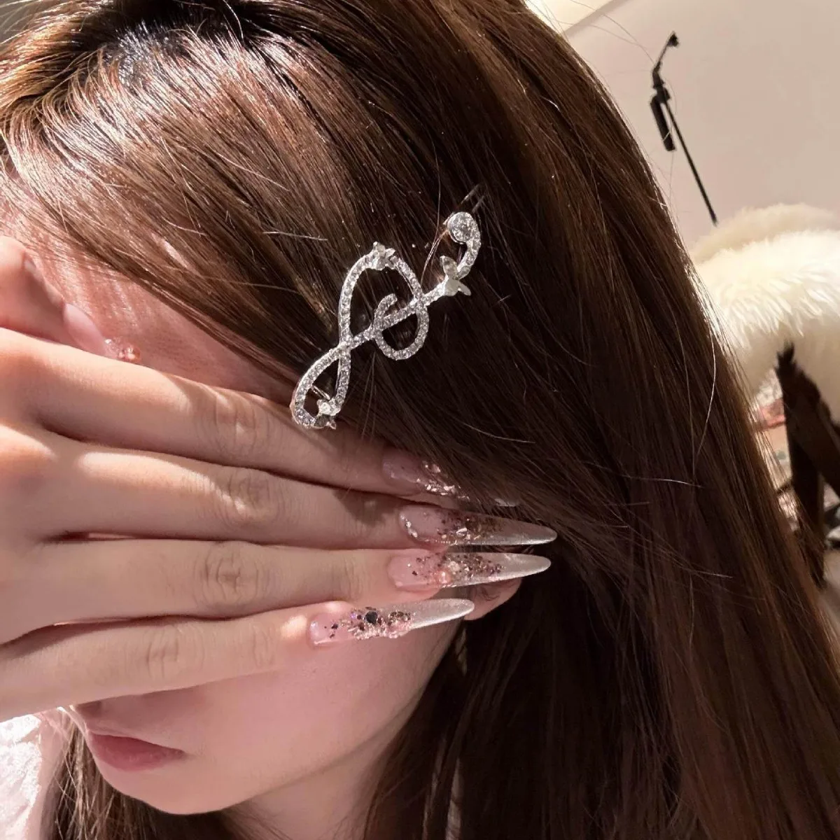 Korean-style Elegant Versatile Hair Accessory, Rhinestone Encrusted Alligator Hair Clip with Stylish Butterfly & Music Note Motifs for Women, Bangs & Side Hair
Korean-style Elegant Versatile Hair Accessory, Rhinestone Encrusted Alligator Hair Clip with Stylish Butterfly & Music Note Motifs for Women, Bangs & Side Hair