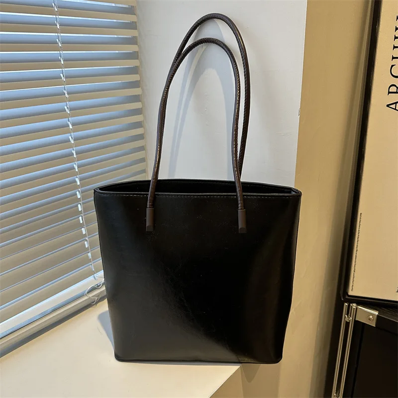 Korean Style PU Handbag For Women Autumn New Large Capacity Vintage Commute One Shoulder Underarm Bags Simple Elegant Tote Bag
Korean Style PU Handbag For Women Autumn New Large Capacity Vintage Commute One Shoulder Underarm Bags Simple Elegant Tote Bag