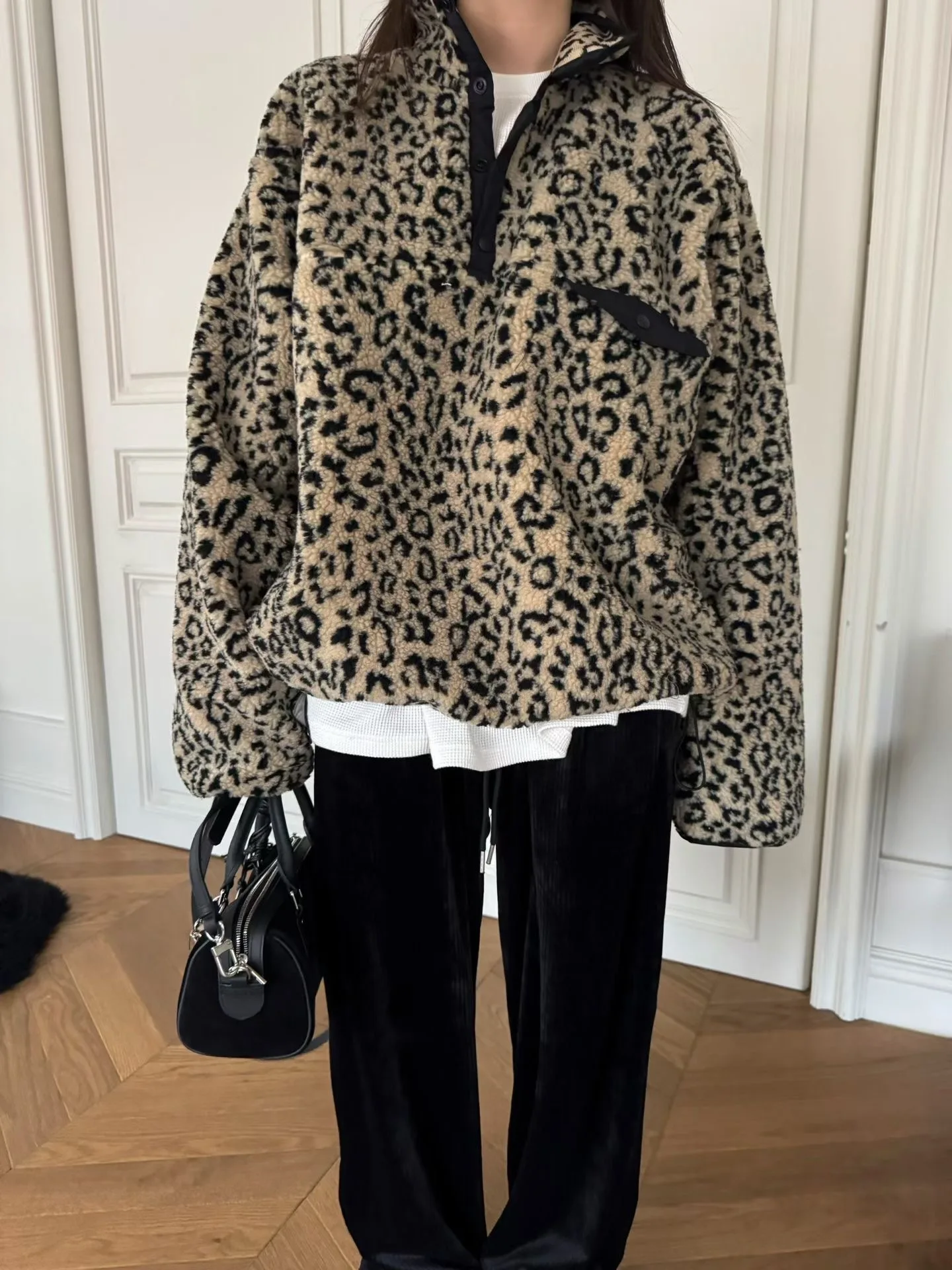 Chic Thiened Lamb Fur Leopard Print Sweatirt Jaet Women's Faionable Versatile Winter Outerwear Korean Sle Streetwear
Chic Thiened Lamb Fur Leopard Print Sweatirt Jaet Women's Faionable Versatile Winter Outerwear Korean Sle Streetwear