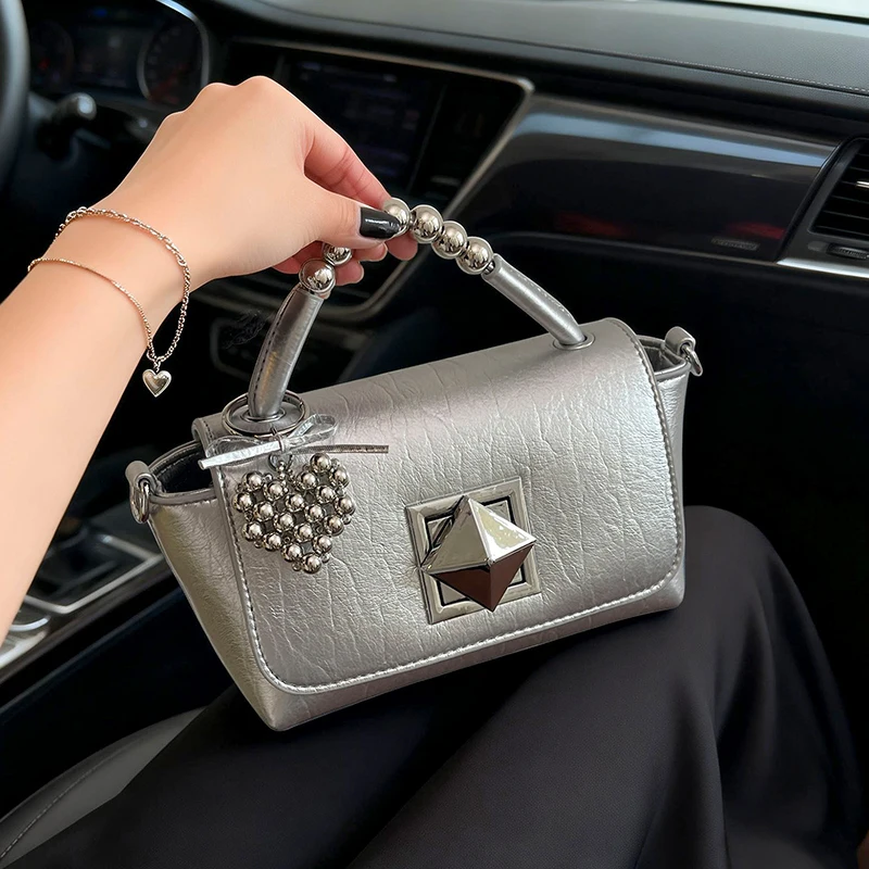 Silver Handbag Luxury Evening Clutch Bag For Ladies Designer Fashion Party Wedding Purse Versatile Black Shoulder Crossbody Bag
Silver Handbag Luxury Evening Clutch Bag For Ladies Designer Fashion Party Wedding Purse Versatile Black Shoulder Crossbody Bag