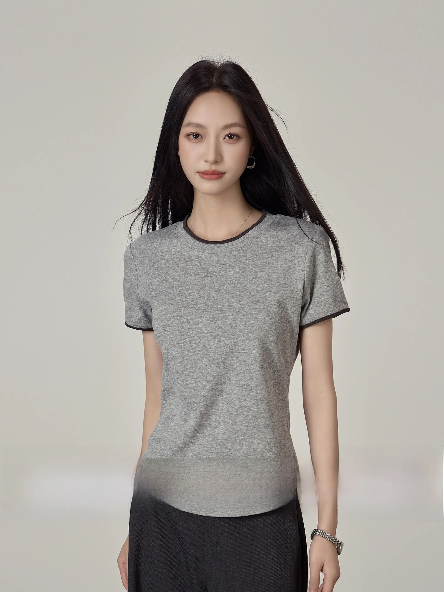 Женская летняя футболка Rising Shorty свободного кроя с коротким рукавом, круглым вырезом, в стиле колор-блок, из лиоцелла и шелка, дышащая, комфортная
Женская летняя футболка Rising Shorty свободного кроя с коротким рукавом, круглым вырезом, в стиле колор-блок, из лиоцелла и шелка, дышащая, комфортная