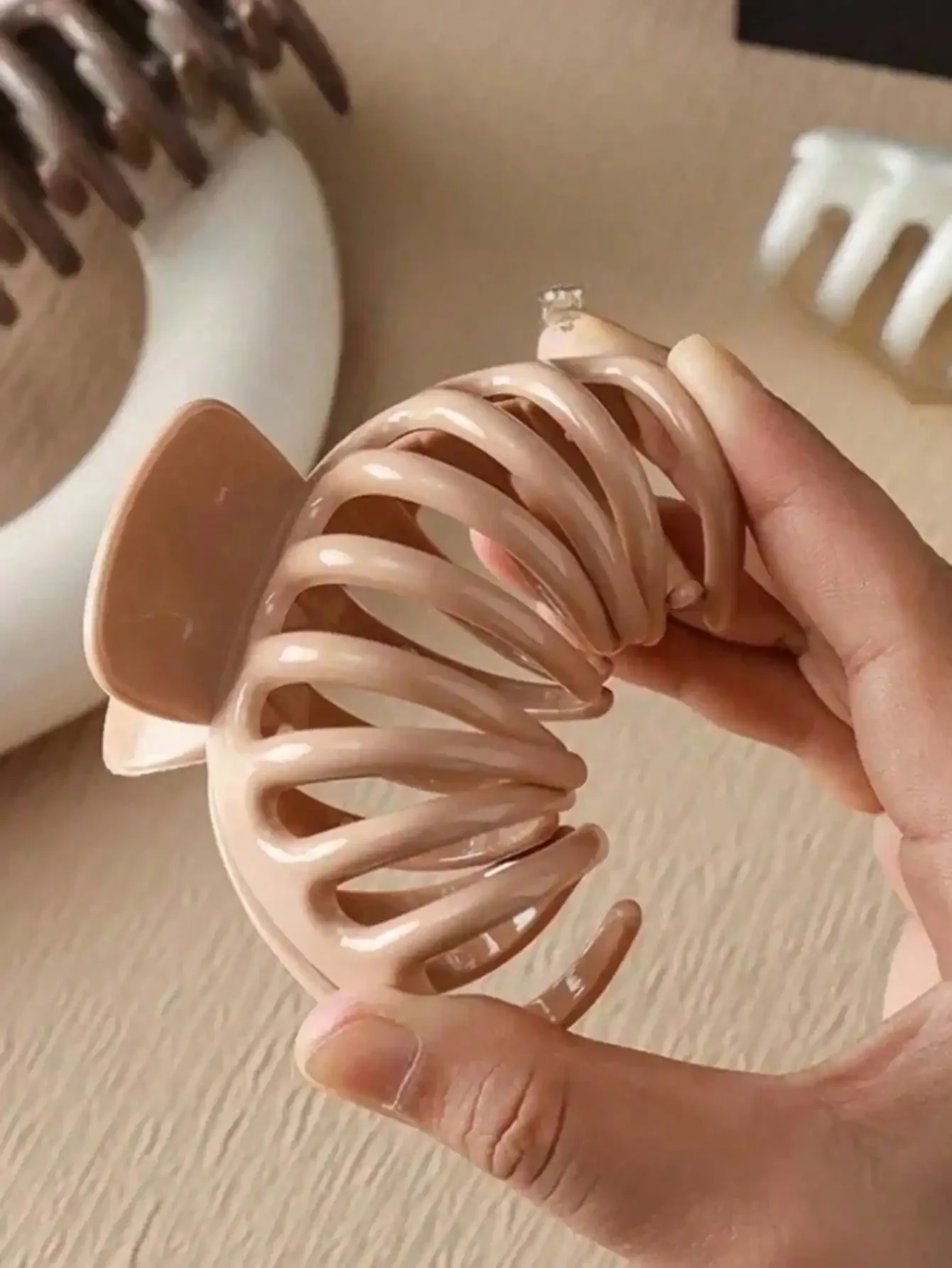 4/2pcs/Set Soft Silicone Hair Claw Clips, Soft Shock-Absorbing Headrest Clips, Grip Hair Clips, Women Hair Accessories, Hair Clips Fashion Hair Clutch Elegant Hair Jaw Clip Summer Beach Vacay
4/2pcs/Set Soft Silicone Hair Claw Clips, Soft Shock-Absorbing Headrest Clips, Grip Hair Clips, Women Hair Accessories, Hair Clips Fashion Hair Clutch Elegant Hair Jaw Clip Summer Beach Vacay