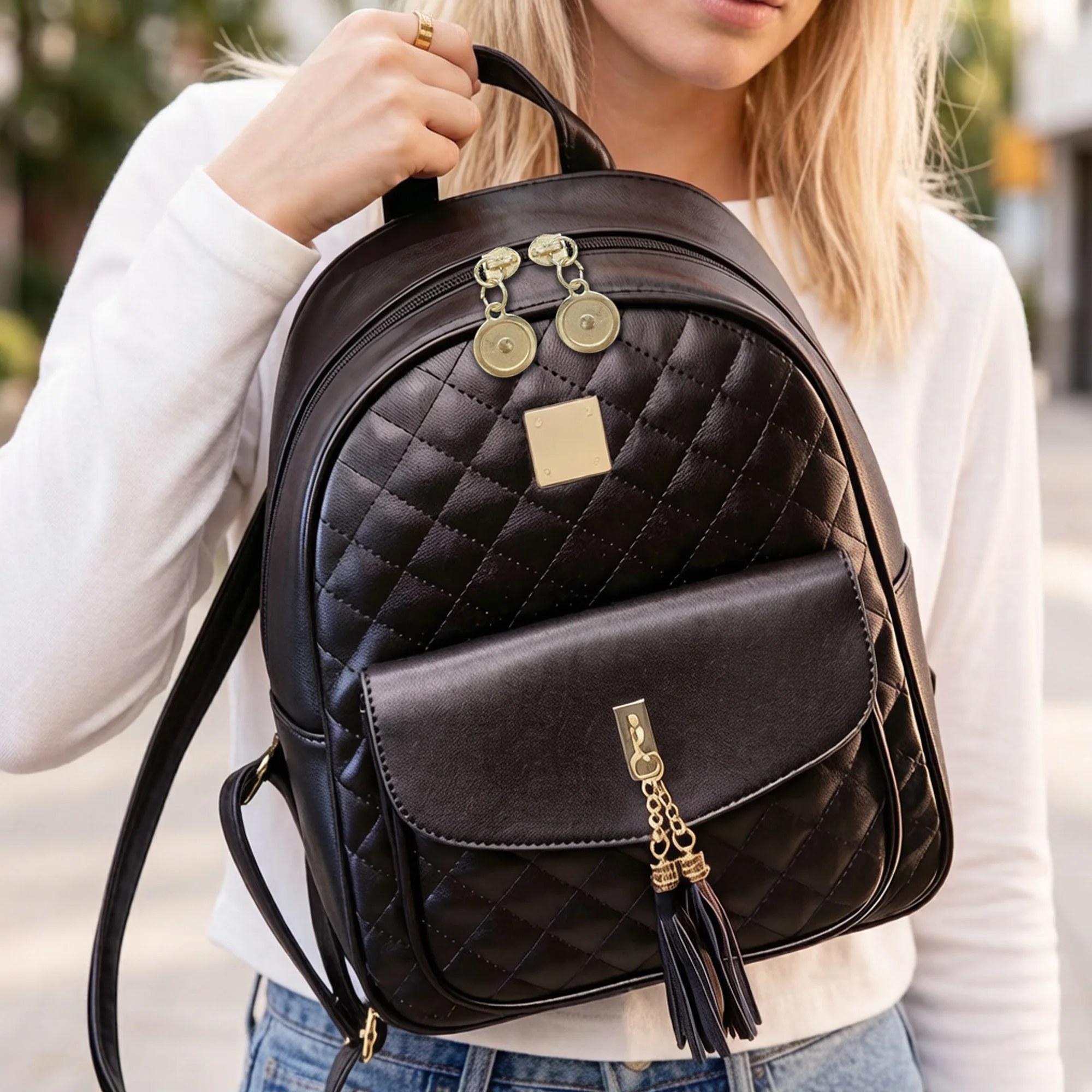 Compact diamond patterned backpack with tassel decoration, lightweight design, suitable for casual walking and daily commuting
Compact diamond patterned backpack with tassel decoration, lightweight design, suitable for casual walking and daily commuting
