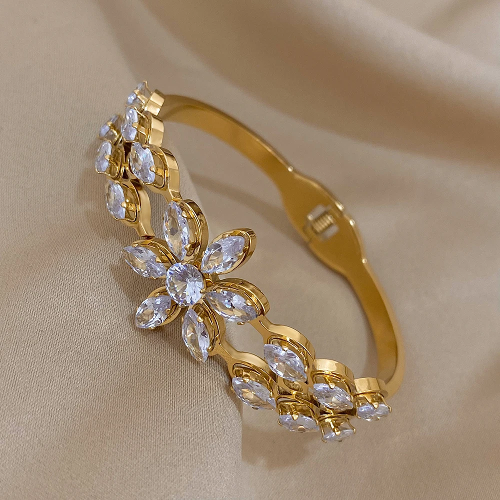 Freetry Flowers Inlaid Stainless Steel Bangle Shiny White Zircon Cuff Bracelet Jewelry for Women Luxury Waterproof Jewelry
Freetry Flowers Inlaid Stainless Steel Bangle Shiny White Zircon Cuff Bracelet Jewelry for Women Luxury Waterproof Jewelry