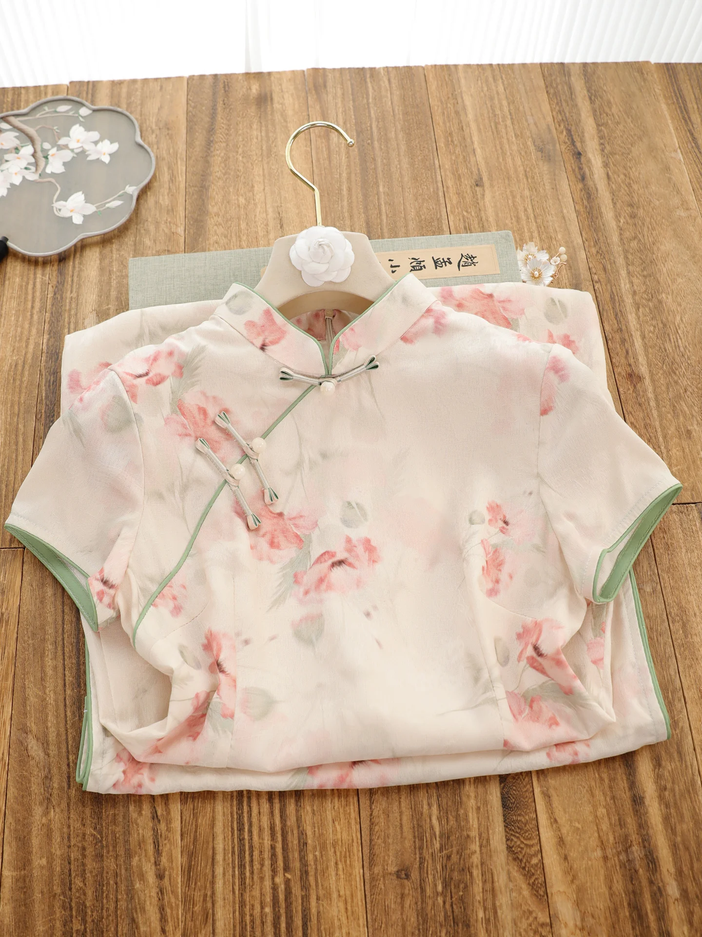 Young Women's Pink Retro Chinese Style Short Sleeve Qipao Summer New Arrival Daily Wear Comfortable Breathable Long Dress
Young Women's Pink Retro Chinese Style Short Sleeve Qipao Summer New Arrival Daily Wear Comfortable Breathable Long Dress