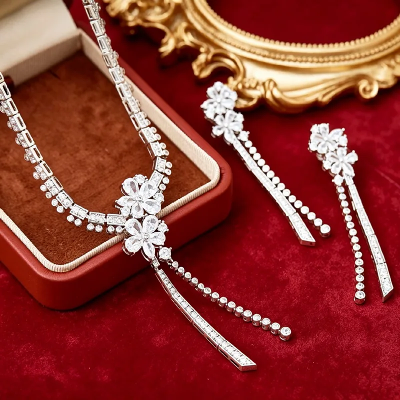 Europe America Style Earrings Necklace Women Lady Inlay Cubic Zircon Double Flower Tassels Pendant Dinner Party Jewelry Sets
Europe America Style Earrings Necklace Women Lady Inlay Cubic Zircon Double Flower Tassels Pendant Dinner Party Jewelry Sets