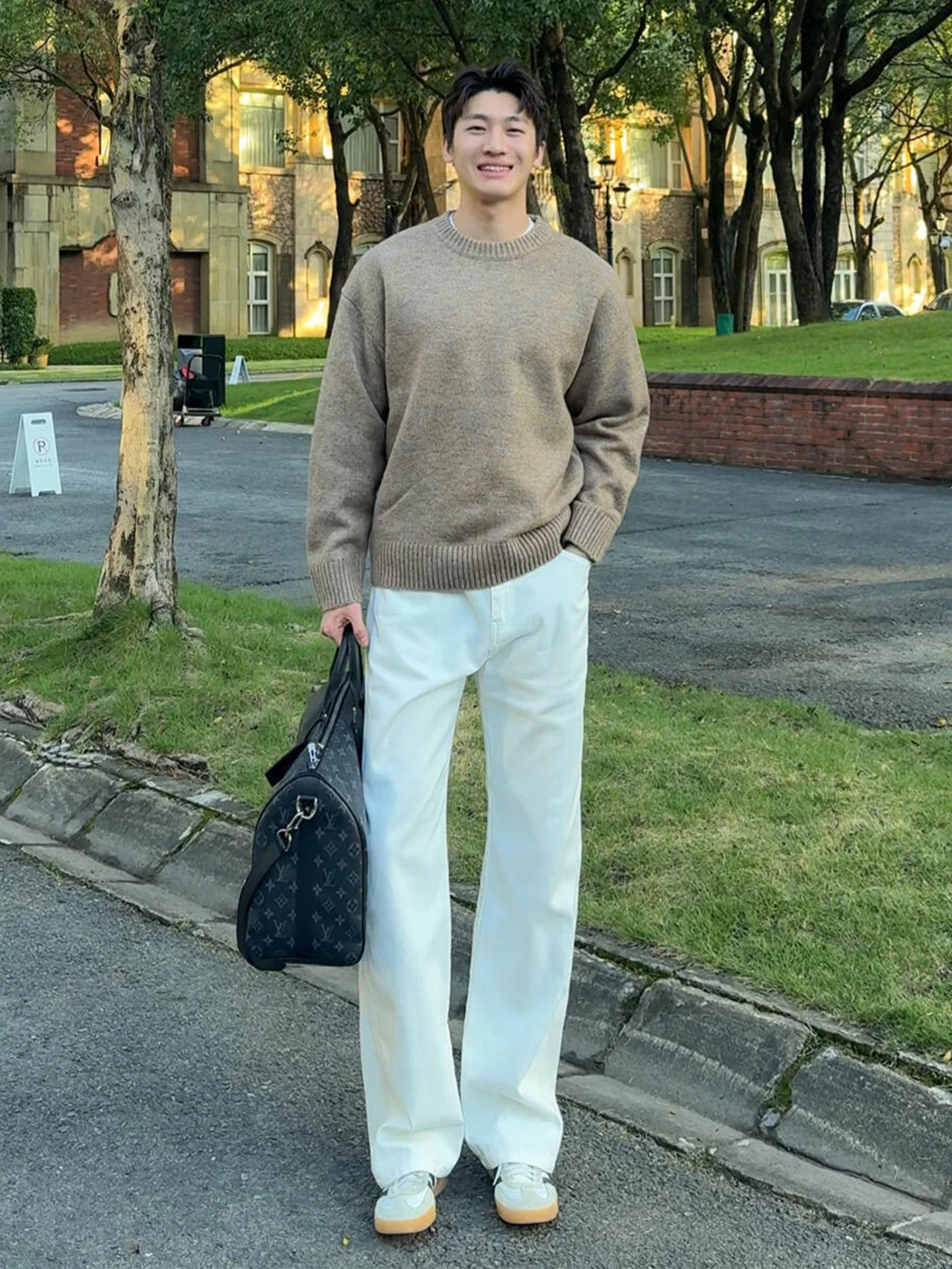 Extended Length Slim Fit Jeans Men's American OOTD High Waist Straight Leg Jeans Wear Resistant Casual Comfortable Jeans
Extended Length Slim Fit Jeans Men's American OOTD High Waist Straight Leg Jeans Wear Resistant Casual Comfortable Jeans