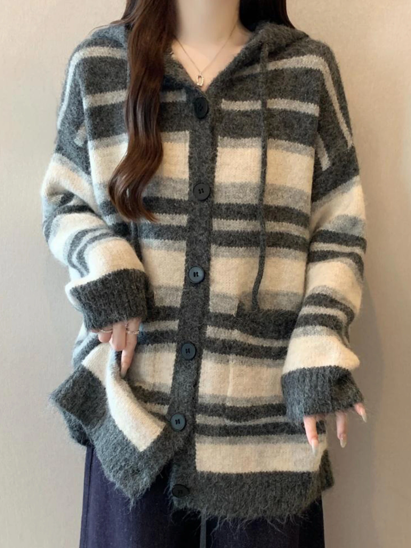 Корейский ретро-кардиган в полоску с капюшоном, женский, осенне-зимний, больших размеров, свободный, средней длины, вязаный, на пуговицах
Корейский ретро-кардиган в полоску с капюшоном, женский, осенне-зимний, больших размеров, свободный, средней длины, вязаный, на пуговицах