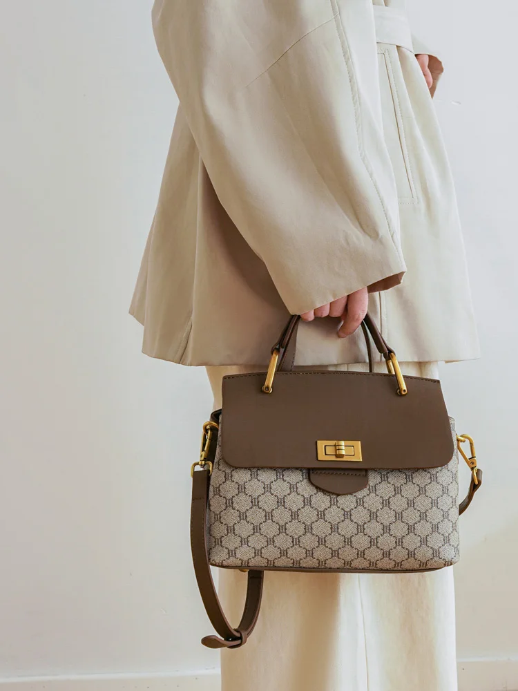 Elegant Retro Print Crossbody Bag Women's Multi-Functional Commuter Shoulder Bag Soft PU Leather Small Square Bag for Youth
Elegant Retro Print Crossbody Bag Women's Multi-Functional Commuter Shoulder Bag Soft PU Leather Small Square Bag for Youth