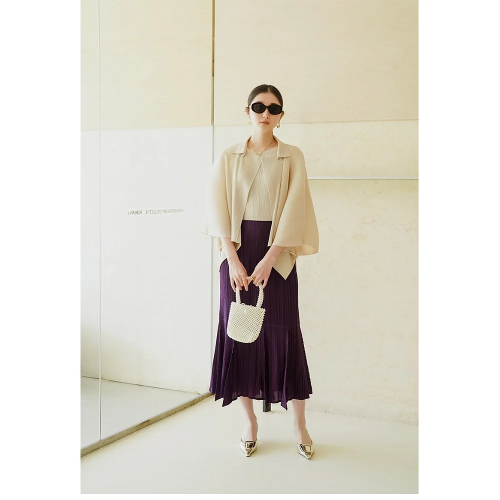 Miyake Pleated 2025 Summer New Fold Draped Half Skirt Versatile Age-reducing Fashion Loose Women's Pleat Clothing fishtail dress 
Miyake Pleated 2025 Summer New Fold Draped Half Skirt Versatile Age-reducing Fashion Loose Women's Pleat Clothing fishtail dress