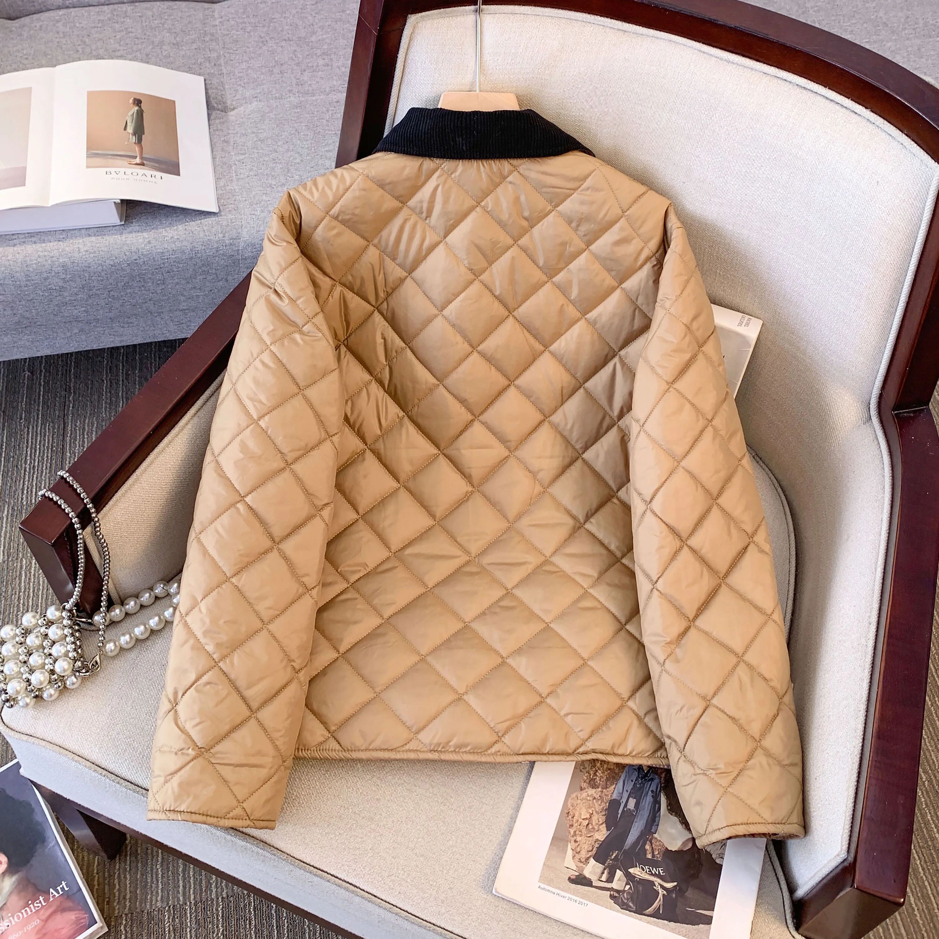 Women's down Cotton Jaet 2024 New Winter Diamond Patterned Outerwear Ultra-Attractive Bla Cotton Coat Long Sve Regular...
Women's down Cotton Jaet 2024 New Winter Diamond Patterned Outerwear Ultra-Attractive Bla Cotton Coat Long Sve Regular...